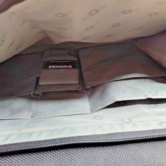 Wenger Swiss Army Gear Executive Zipper Portfolio Briefcase Black - Picture 2 of 8